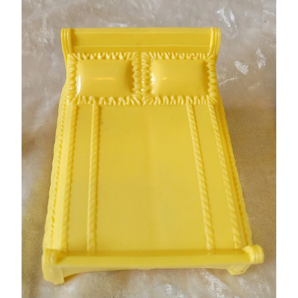 Vtg 1950s Louis Marx Toys Lt Yellow Plastic Dollhouse Bedroom Furniture Set 1:16